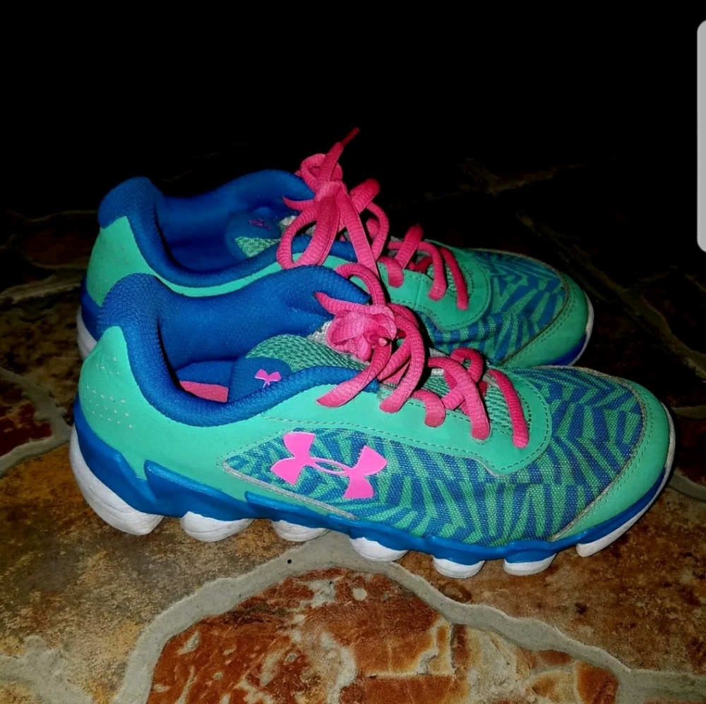 Girl's 3Y Under Armour Disrupt Shoes